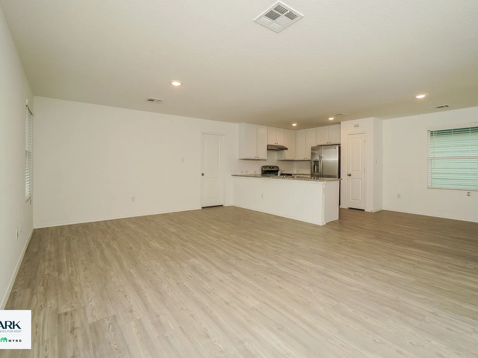 3 bed, 2.0 bath, 1450 sqft, $1,439 — Photo 3