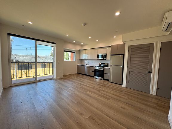 3rd image of 955 Fedora St #301