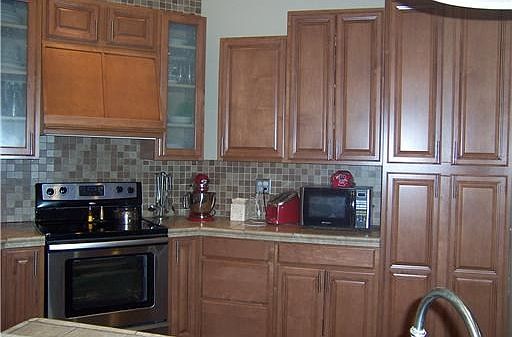4th image of 304 W 8th St