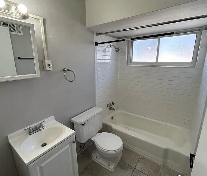 5305 S Compton Ave #D — Photo 11