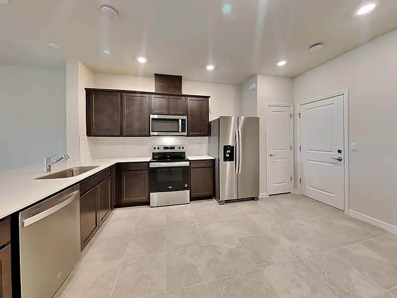 3 bed, 2.5 bath, 1699 sqft, $2,275 — Photo 3