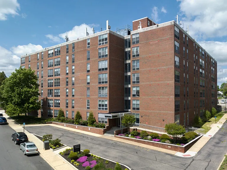 Dupont Towers — Photo 23