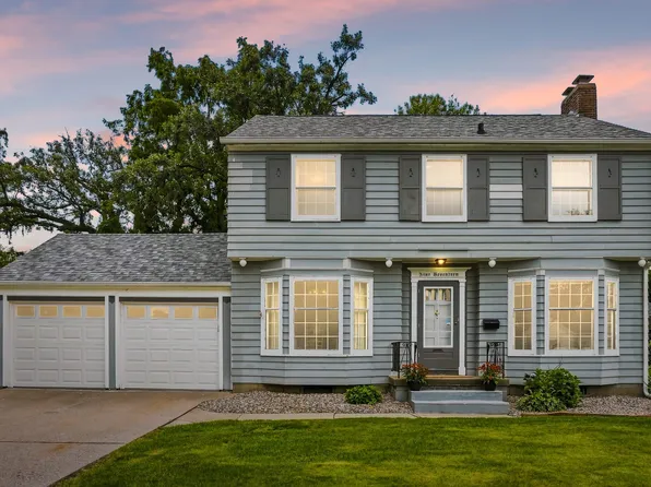 917 Holmes St, Bettendorf, IA 52722