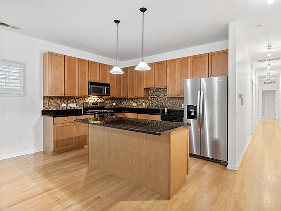 5th image of 9222 Ewing Ave Unit 201