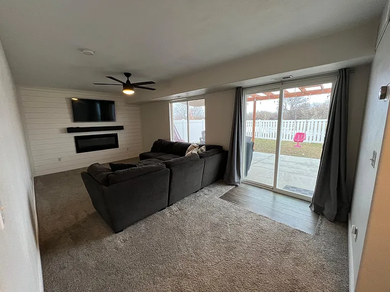 589 W Lakeview Dr — Photo 3