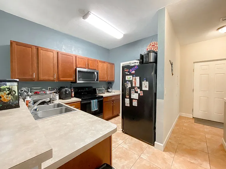 2927 SW 35th Pl #114 — Photo 5