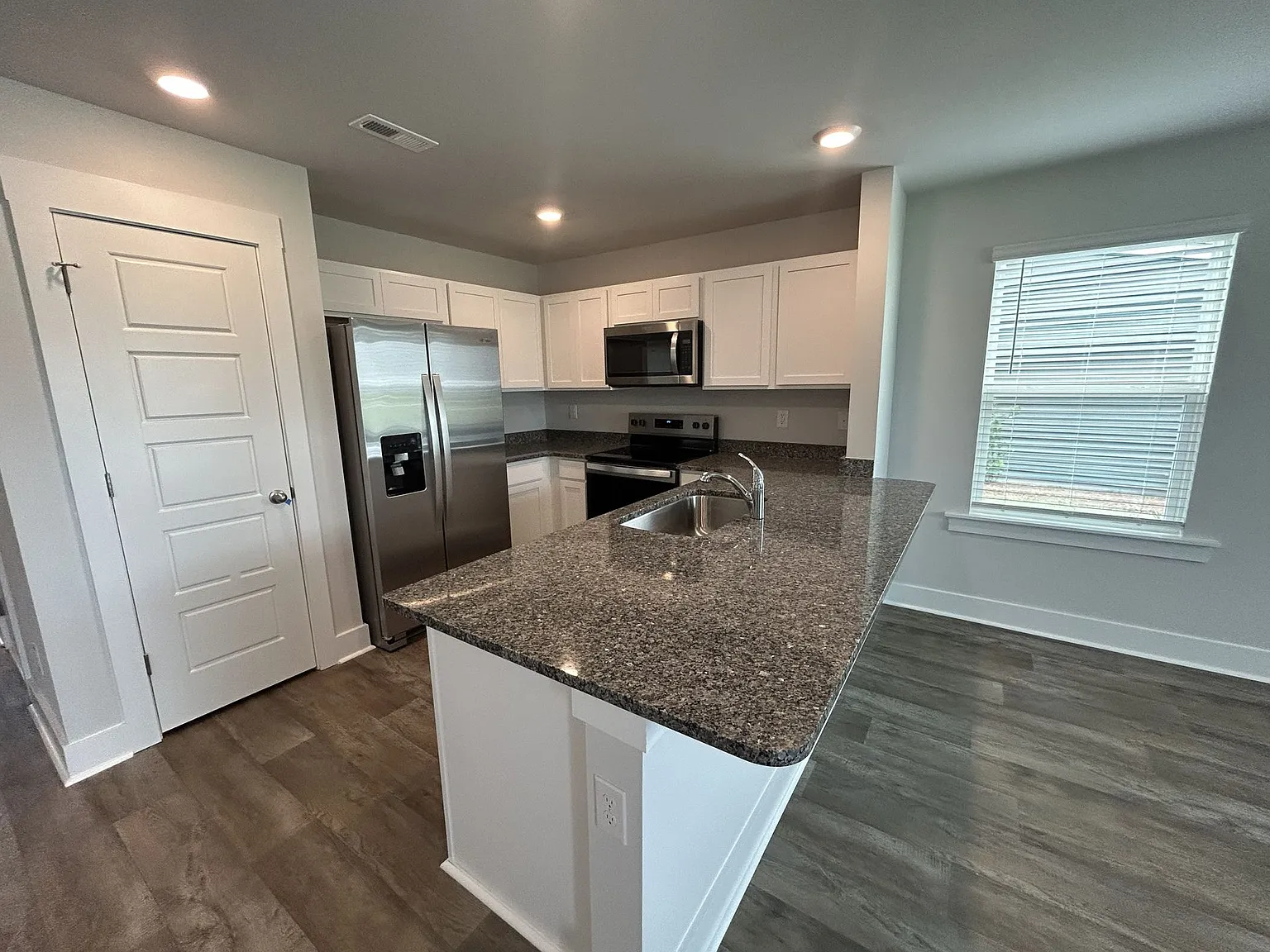 Brand new townhome in Leland! — Photo 4