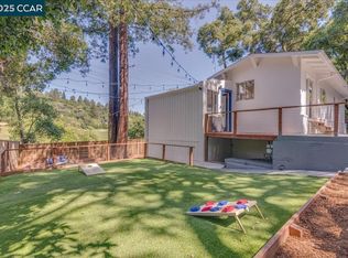 10 El Toyonal, Orinda, CA 94563