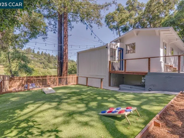10 El Toyonal, Orinda, CA 94563