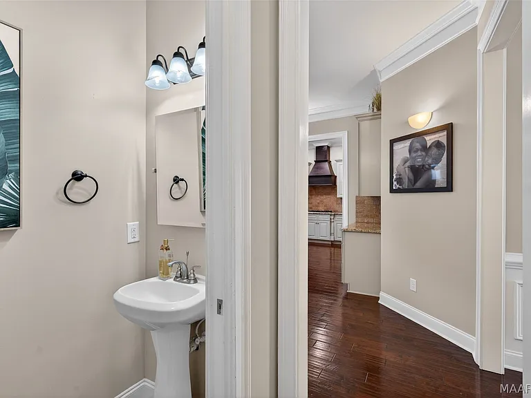 380 Sydney Dr S — Photo 14