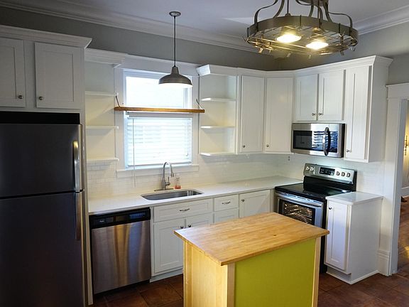 3rd image of 803 Auburn St