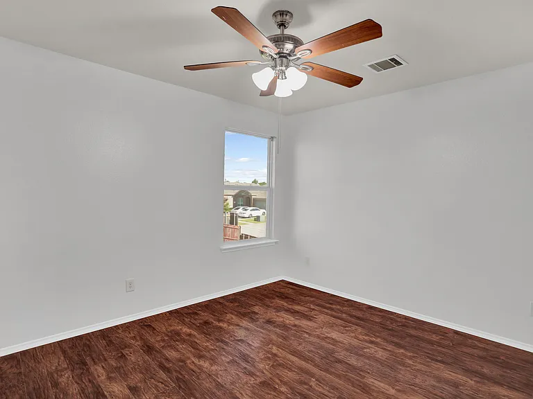 2138 Meadow View Dr — Photo 17