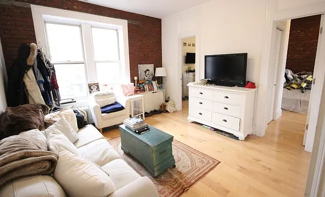 Rented by LJ Sloane Management | media 35