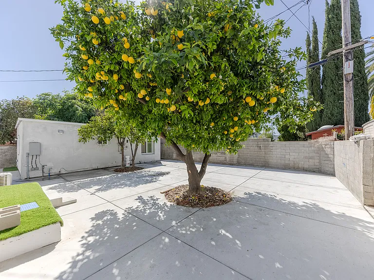 2461 Saint Pierre Ave — Photo 44