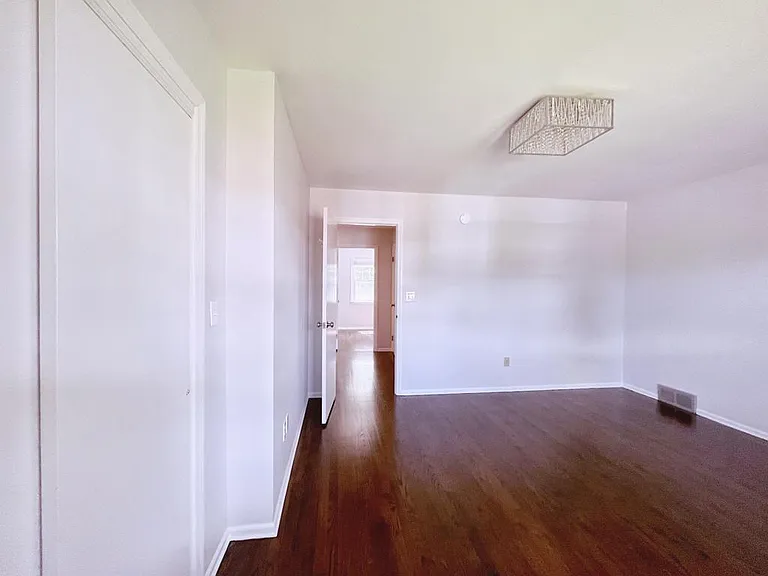 133 Seemans Ln #7 — Photo 14