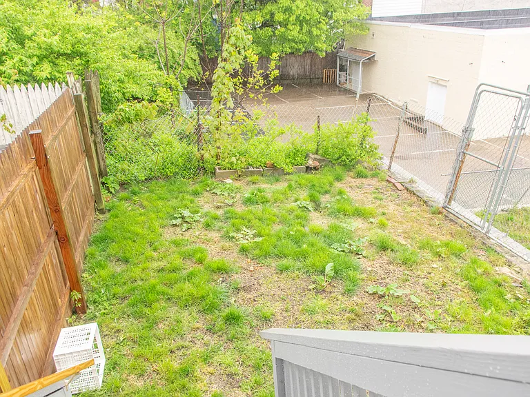 658 Atlantic St — Photo 34