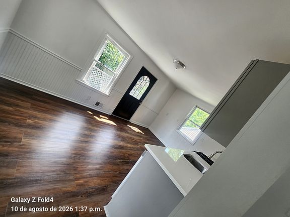 3rd image of 20 Hemenway Ct Floor 2