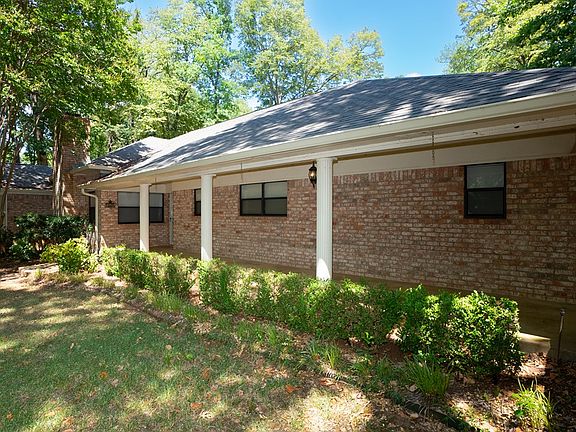 4th image of 404 Lakeshore Dr
