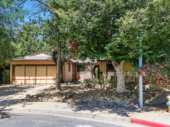 2214 Fordham Ave, Clovis, CA 93611