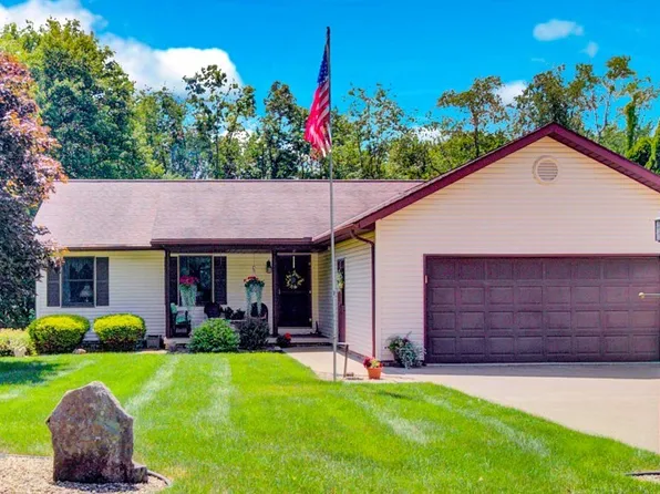 27 Navajo Trl, Malvern, OH 44644