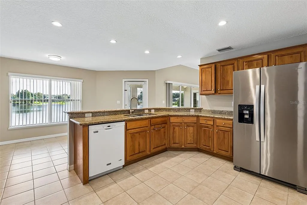 4 bed, 4.0 bath, 2068 sqft, $2,600 — Photo 3