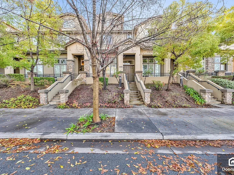 1164 McKay Dr — Photo 4