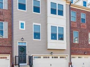 8 Parkview Cir, Wayne, PA 19087
