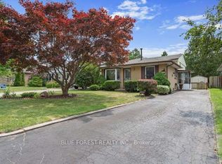 27 Villeneuve Cres, London, ON N5V 1M7