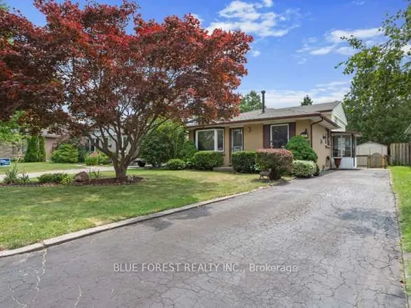 27 Villeneuve Cres, London, ON N5V 1M7