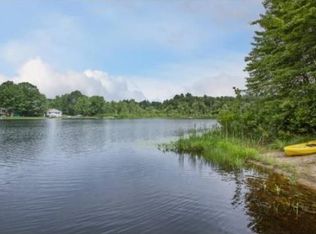 42 4th St, Kingston, NH 03848