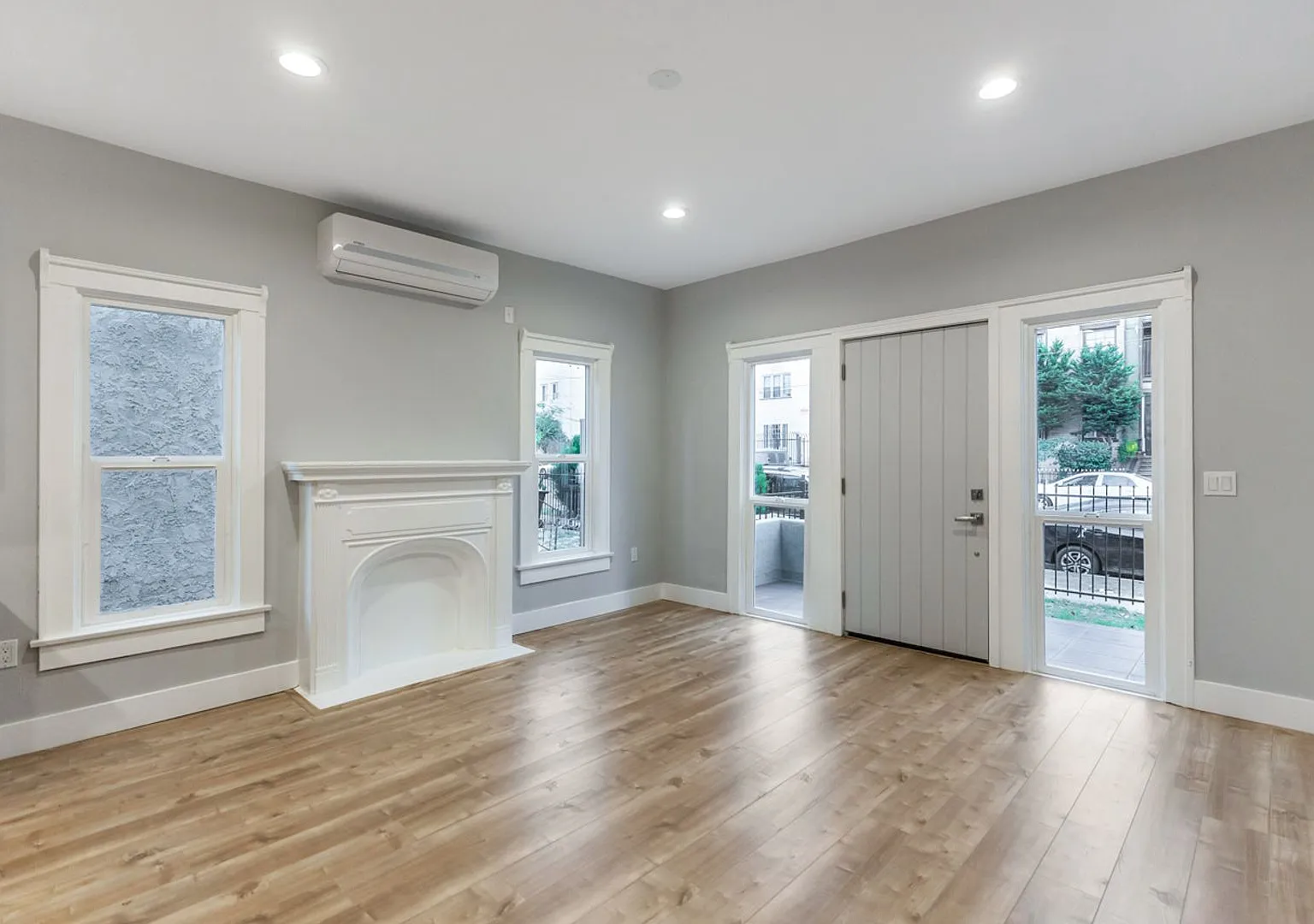 Beautiful 2 bedroom in Echo Park/Silver Lake with parking! **2 weeks off the rent — Photo 2