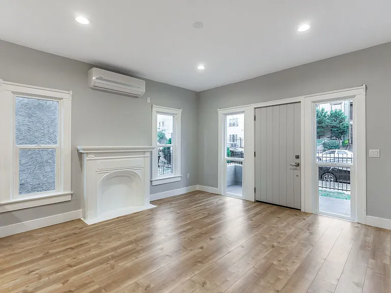 Beautiful 2 bedroom in Echo Park/Silver Lake with parking! **2 weeks off the rent — Photo 2
