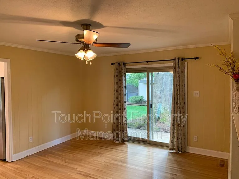 1130 Cheddington Dr — Photo 10