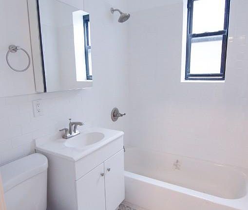 4th image of 3508 95th St APT 4C