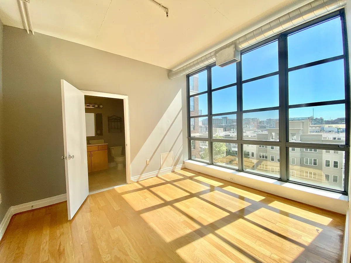 Building Photo - 2020 12th St NW #611