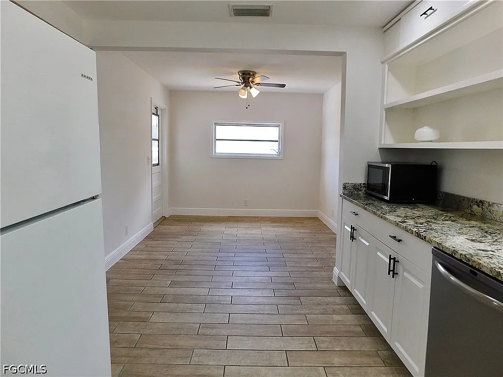 2 bed, 1.0 bath, 977 sqft, $1,750 — Photo 3