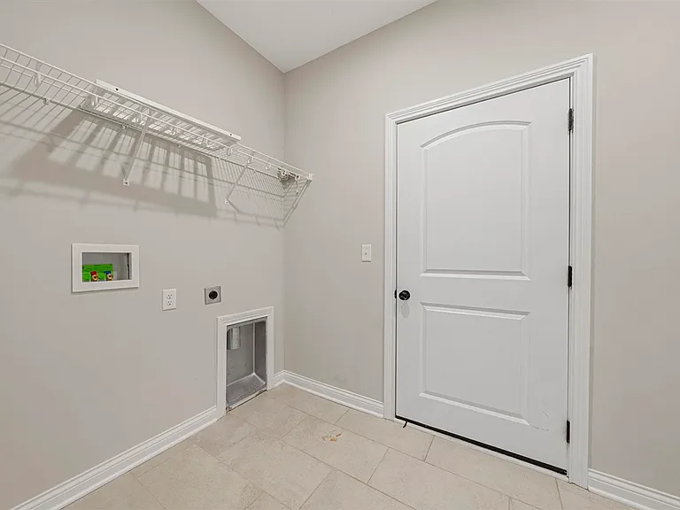 821 Poplar Log Dr — Photo 24