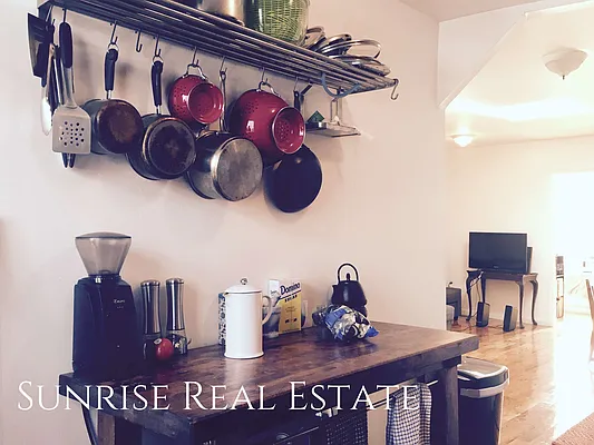 Rented by Sunrise Real Estate | media 9