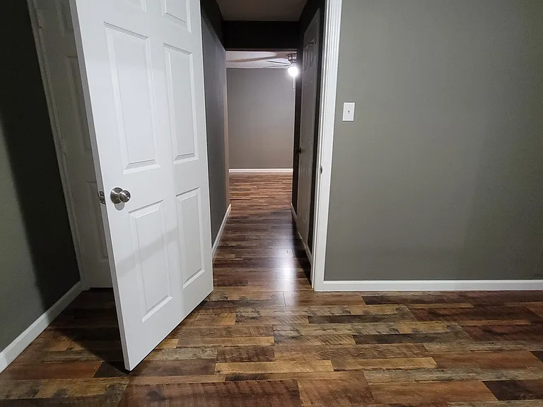125 S Thompson Ave — Photo 6