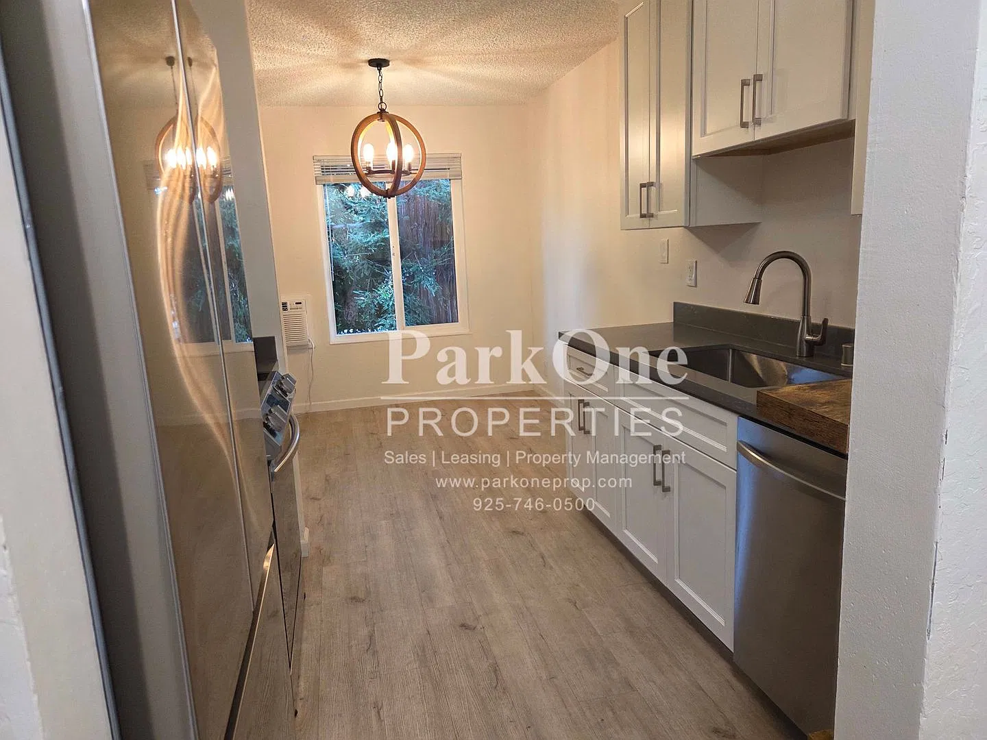Cute Top Floor Condo With Community Pool — Photo 3