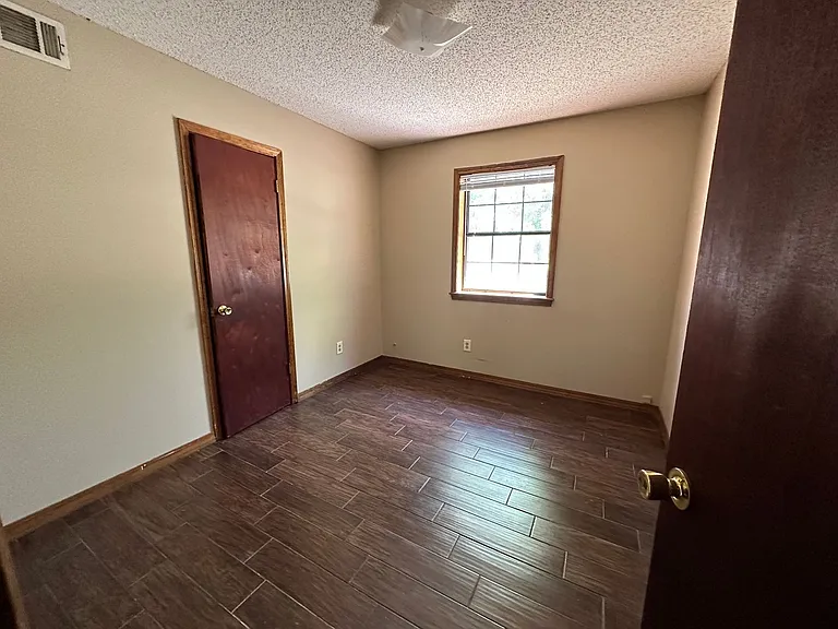 603 Twin Oak Dr — Photo 8