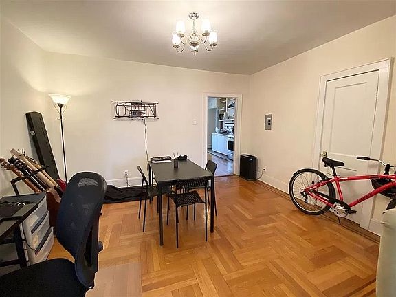 5th image of 288 7th St APT 3