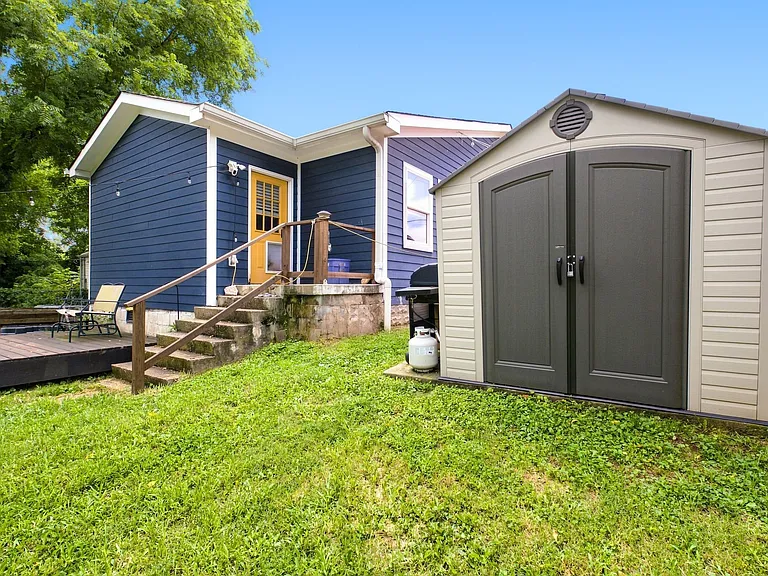 131 Eastmoreland St — Photo 35