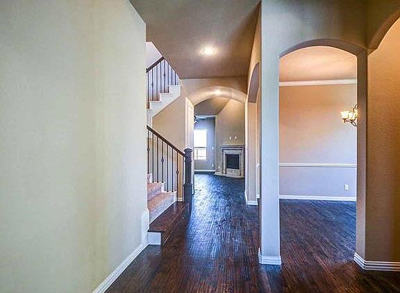 3rd image of 796 Deverson Dr