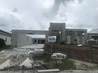 9051 Redonda Dr, Naples, FL 34114