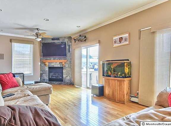 5th image of 1947 Seaman Ct