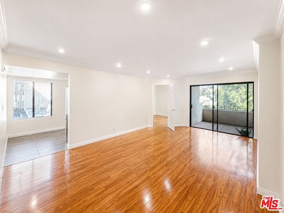 1st image of 5009 Woodman Ave APT 202
