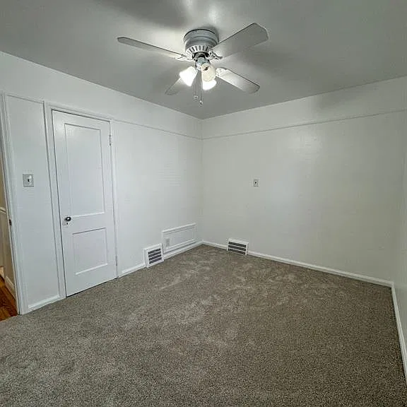 2630 Queen St — Photo 15