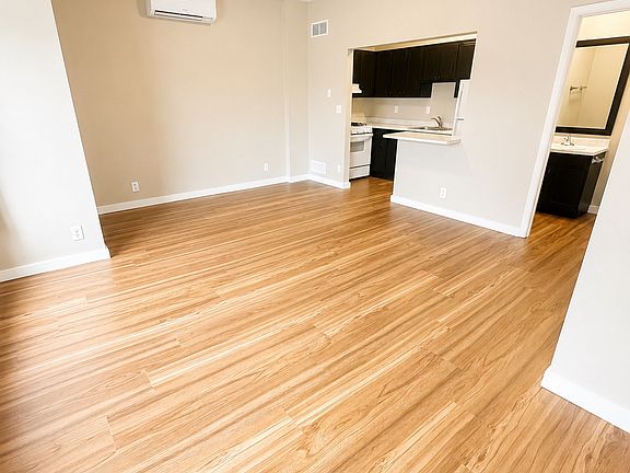 4th image of 321 Ella St APT 1