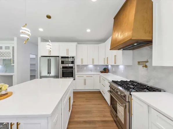636 Harbour Shores Dr, Jackson, GA 30233